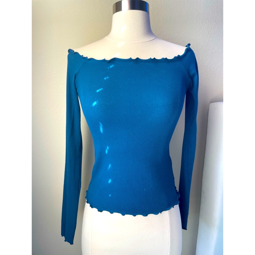 Size M Hollister off shoulder top